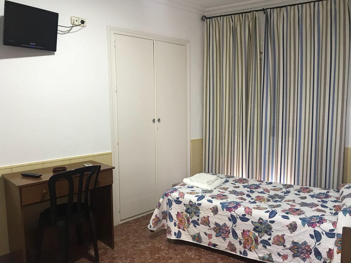 Hostal Bar San Pedro Mairena De Alcor Exteriör bild